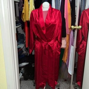 Victorias Secret Red Satin Robe Sz:M/L .used great cond.